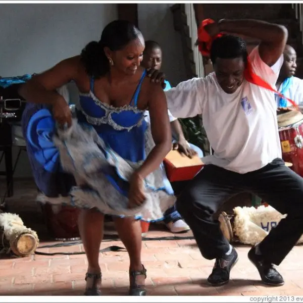 Africa in Matanzas, Cuba: El Almacén is Walking