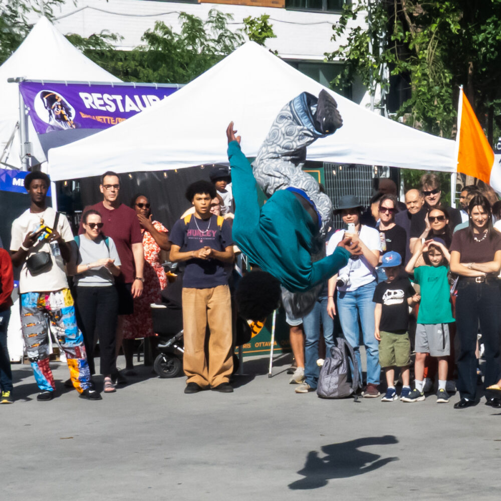 Acrobatics on the festival site