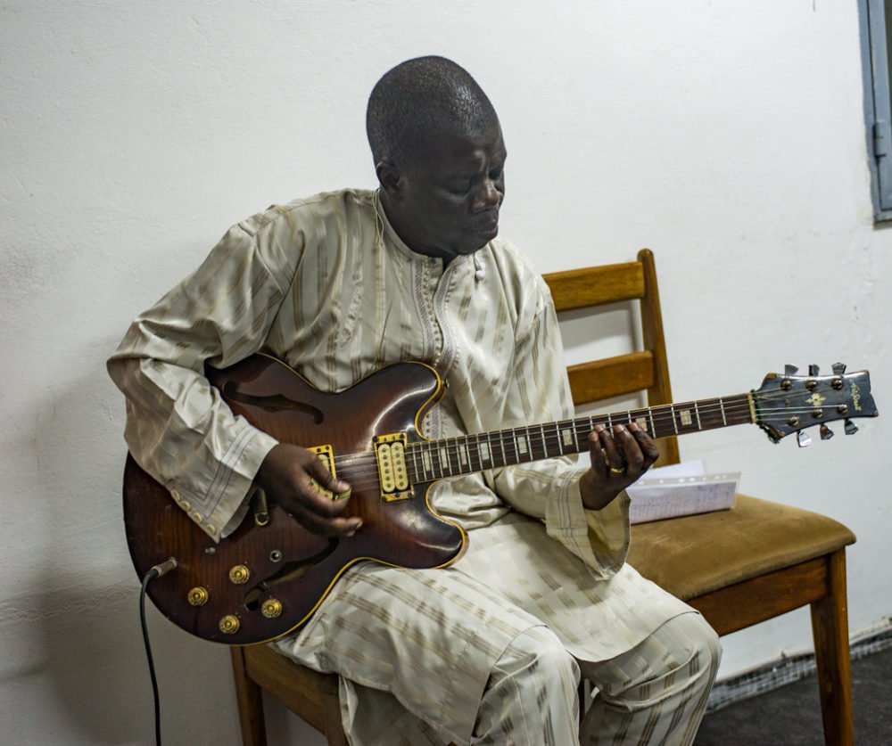 Prince Sacko's guitarist at Douta Seck