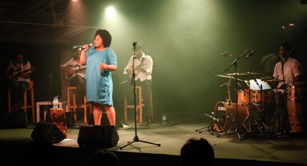 Lucibela, live in Lisbon. OK, not all these shots come from the islands! (SB)